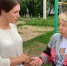 Венера Мухатаева (слева) беседует с учредителем клуба собаководов Надеждой Солодягиной - Новый Компаньон