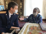 В Пермском районе руководители следственного отдела поздравили ветерана Великой отечественной войны с Международным днем пожилых людей
