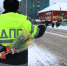 В Пермском крае сотрудники Госавтоинспекции г. Лысьва подарили цветы женщинам-водителям - ГИБДД Пермского края