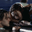 «Как в фильме Титаник»: в Белом море парень зубами удерживал жену на плаву - V-Kurse.Ru