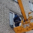 Житель Прикамья поднялся на подъёмном кране к жене в роддом - Интернет-газета Текст