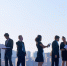business-colleagues-rooftop-talking - Новый Компаньон