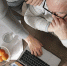 grand-parent-learning-use-digital-divice - Новый Компаньон