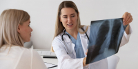 medium-shot-smiley-doctor-holding-radiography - Новый Компаньон