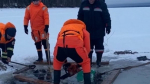 В Пермском крае спасатели извлекли вмерзшее в лед реки Яйвы тело