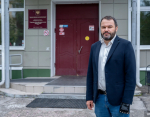 Директора школы №87 Александра Григоренко наградил министр просвещения РФ