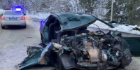 В Пермском крае водитель легковушки влетел в грузовик и разбился - Комсомольская Правда