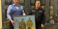 В Перми ветеран Росгвардии подарил картину сотрудникам СОБР «Стрелец» - Росгвардия