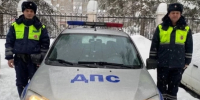 В Прикамье полицейские помогли застрявшей на морозе автоледи дождаться помощи - Про Город Пермь