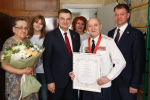 В Перми начали вручать атрибуты Почетных граждан ветеранам войны