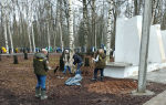 Сотрудники Росприроднадзора в Кирове приняли участие в субботнике на территории мемориального комплекса