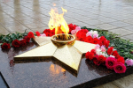 В Карагае и Александровске к 80-летию Победы провели зажжение Вечных огней