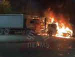 На парковке в Перми сгорели четыре грузовых автомобиля