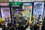 Пермяки пожаловались на алкомаркет, который шесть лет торгует водкой по ночам