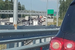 Пермяки стоят в шестикилометровой дорожной пробке перед Чусовским мостом