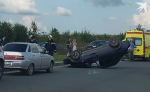 В Мотовилихинском районе Перми перевернулась легковушка