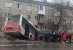 В Соликамске автобус с пассажирами вылетел с дороги