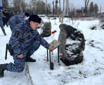 В Пермском крае сотрудники Росгвардии почтили память сотрудников органов внутренних дел, погибших при исполнении служебного долга