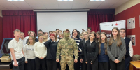 Офицер СОБР "Стрелец" провел урок мужества для школьников - Росгвардия
