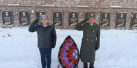 Представители ИК-1 ГУФСИН России по Пермскому краю возложили венки к Мемориалу «Стена Героев» - УФСИН по Пермскому краю