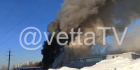 В Перми потушили крупный пожар в гаражных боксах на улице Старцева - Ветта