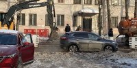 Коммунальщики устраняют последствия аварии на водопроводе в Дзержинском районе - Business Class