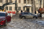 Коммунальщики устраняют последствия аварии на водопроводе в Дзержинском районе