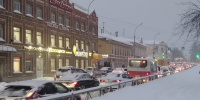 В Перми второй день подряд часть Мотовилихи парализовало пробками - V-Kurse.Ru