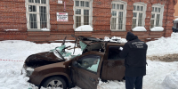 В Прикамье следователями СК России возбуждены уголовные дела по факту травмирования людей сошедшими с крыш снежными массами - Следственный комитет