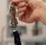 hand-holding-keys-outdoors - Новый Компаньон
