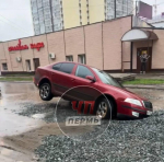 Провалился автомобиль