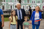 Директор пермской школы № 42 Наталья Кутищева убеждена, что государственный флаг связывает великие победы нашего прошлого с устремлённым в будущее поколением
