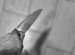В Перми в подъезде на женщину напал с ножом неизвестный